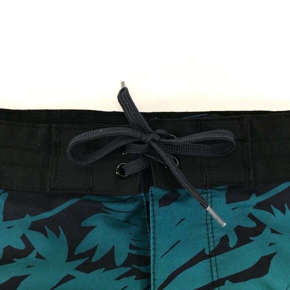 Old Navy Built-In Flex Board Shorts Men's Size 40 Leaf Print Swim Trunks Beach - Picture 3 of 9
